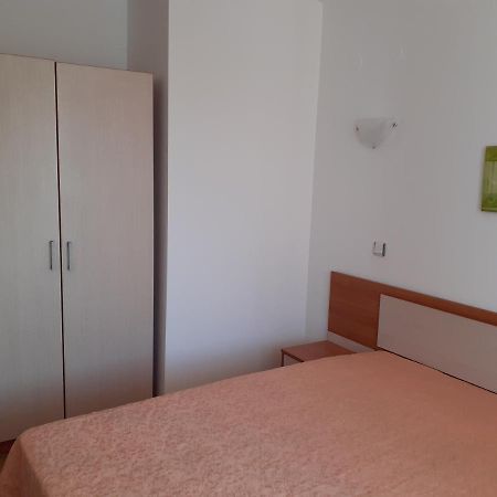 Апартамент Полюси 2 Pantai Sunny Bagian luar foto