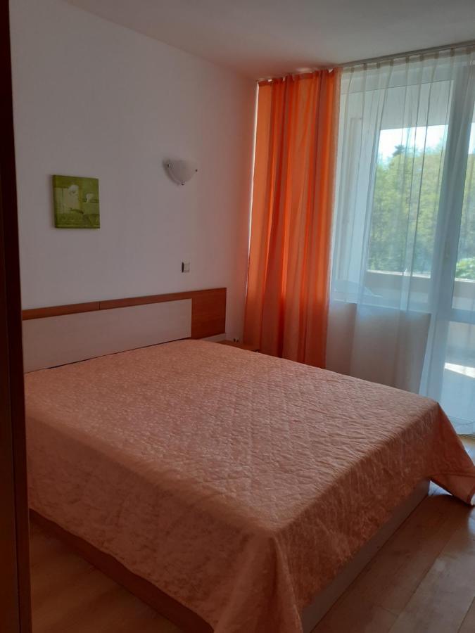 Апартамент Полюси 2 Pantai Sunny Bagian luar foto