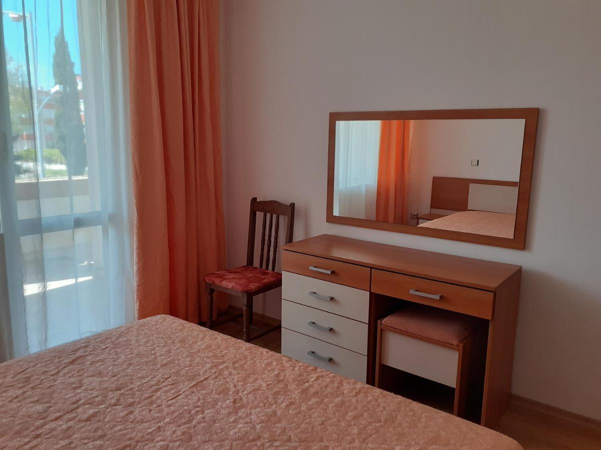 Апартамент Полюси 2 Pantai Sunny Bagian luar foto