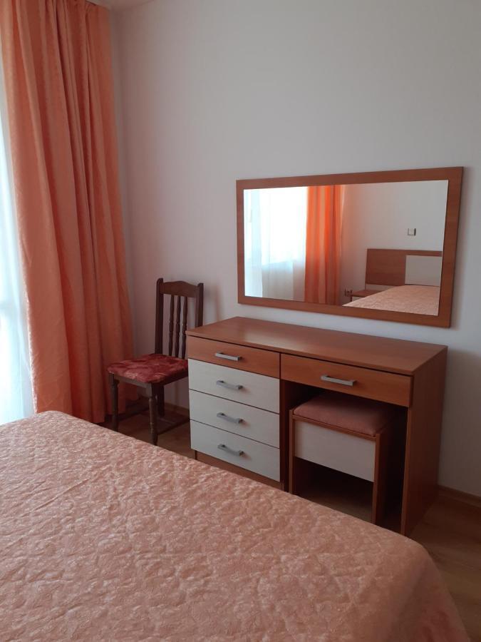 Апартамент Полюси 2 Pantai Sunny Bagian luar foto