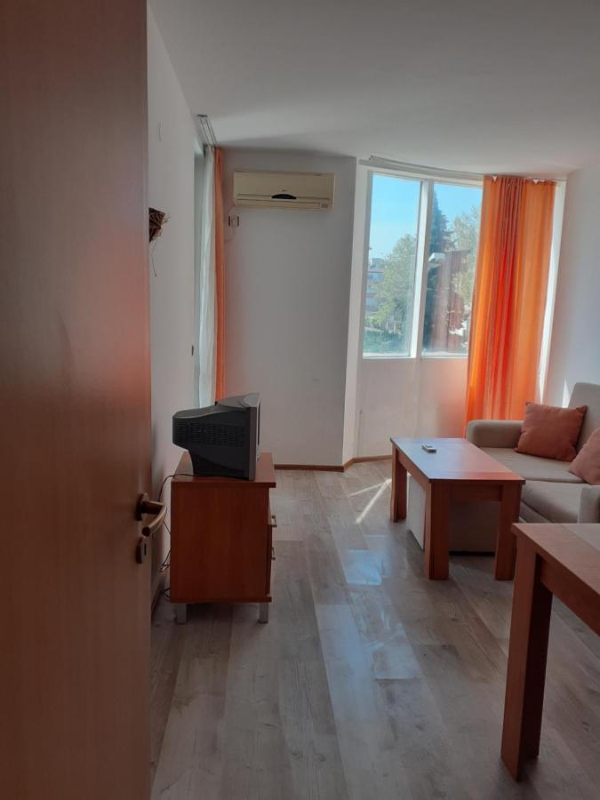 Апартамент Полюси 2 Pantai Sunny Bagian luar foto