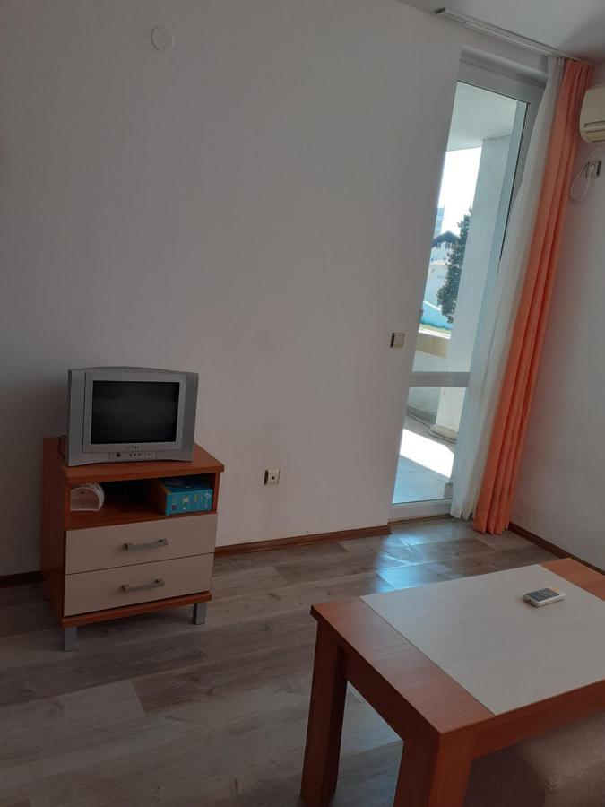 Апартамент Полюси 2 Pantai Sunny Bagian luar foto